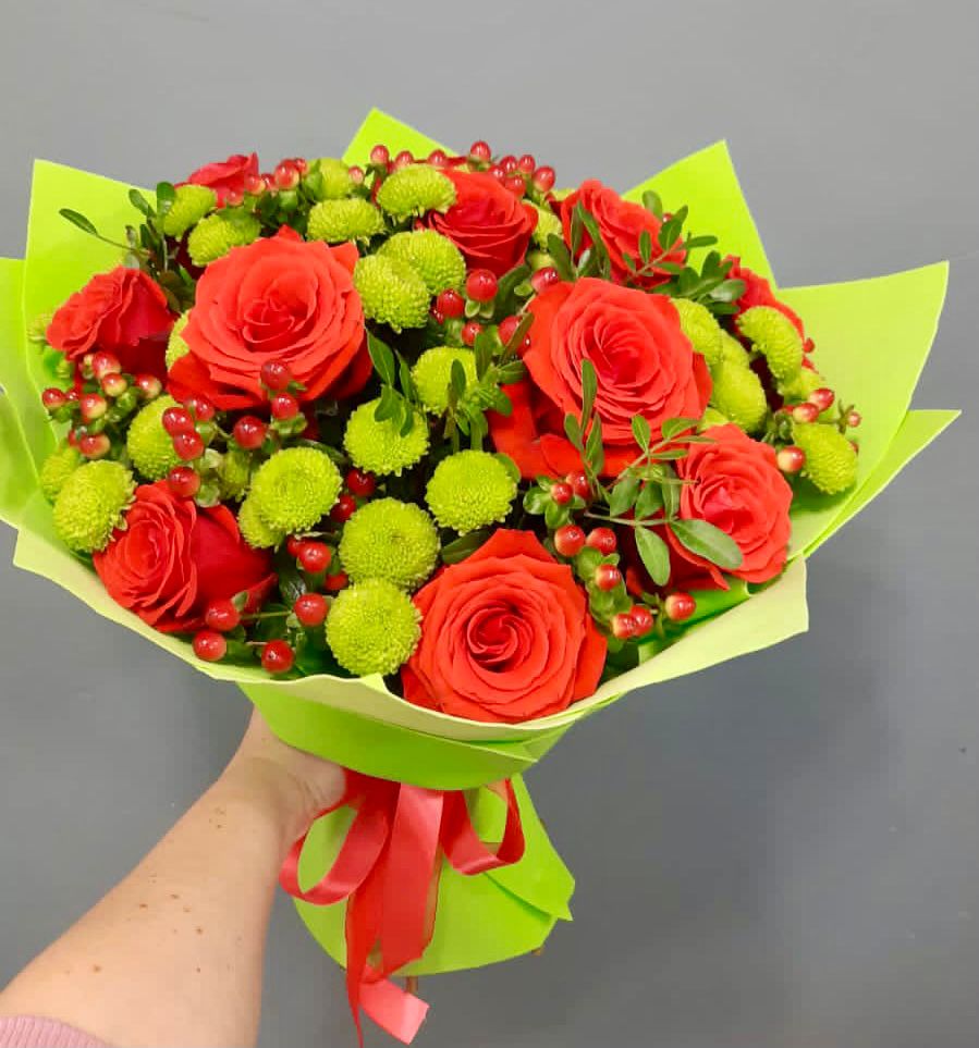 Букет цветов из: Хризантемы и Розы в Пригородном Краснодарского края