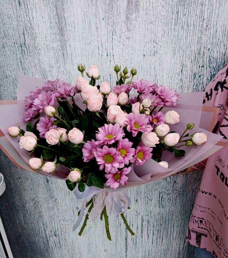 Букет цветов из: Розы и Хризантемы в Пригородном Краснодарского края