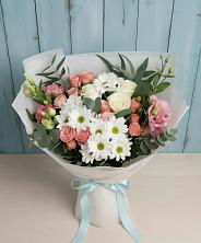 Букет цветов из:  Розы, Лизиантусы и Хризантемы в Пригородном Краснодарского края