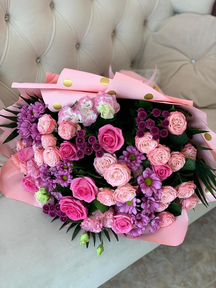 Букет цветов из: Хризантемы, Розы и Лизиантусы в Пригородном Краснодарского края