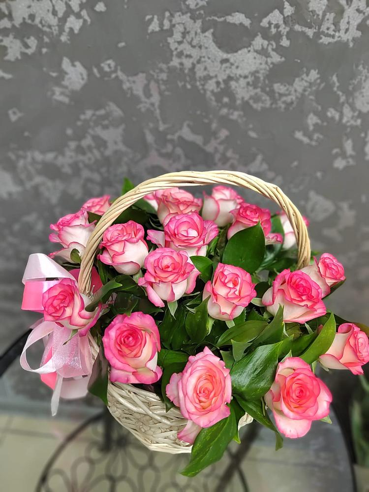 Цветочная композиция из Розы в корзине в Пригородном Краснодарского края