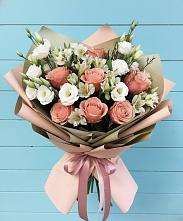 Букет цветов из:  Розы, Альстромерии и Лизиантусы в Пригородном Краснодарского края