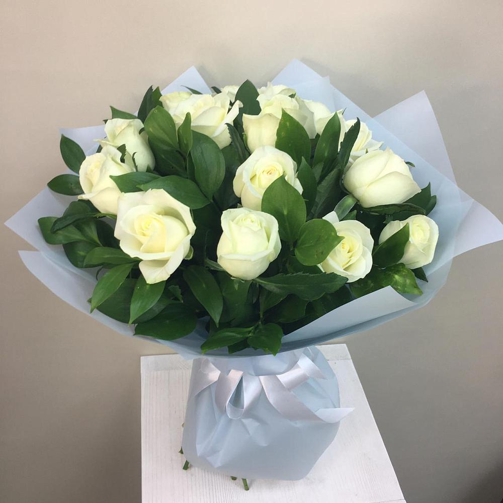 Букет 15 Белых роз Проуд в Пригородном Краснодарского края