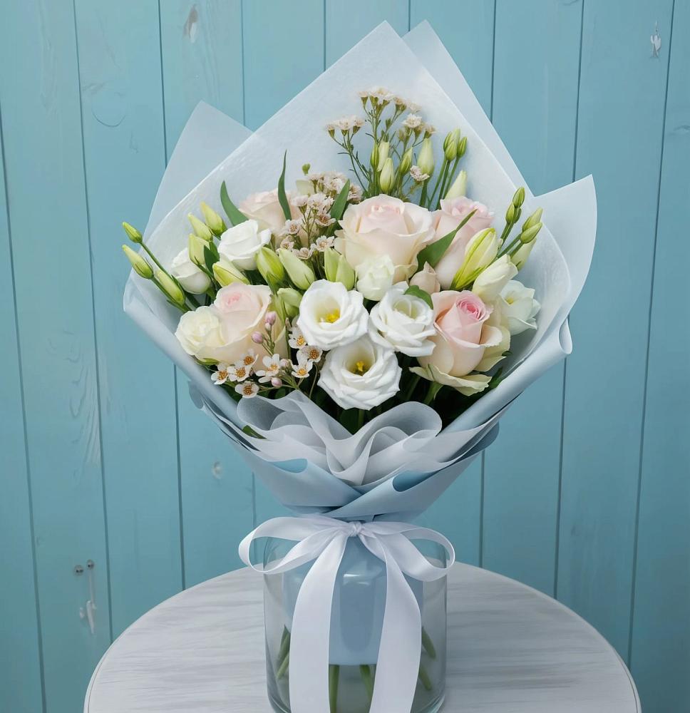 Букет цветов из: Розы и Лизиантусы в Пригородном Краснодарского края