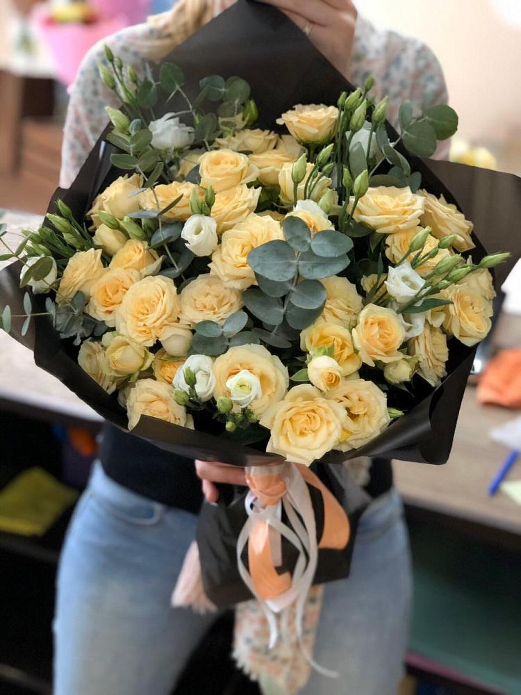 Букет цветов из: Розы и Лизиантусы в Пригородном Краснодарского края