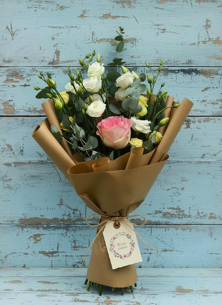 Букет цветов из: Розы и Лизиантусы в Пригородном Краснодарского края