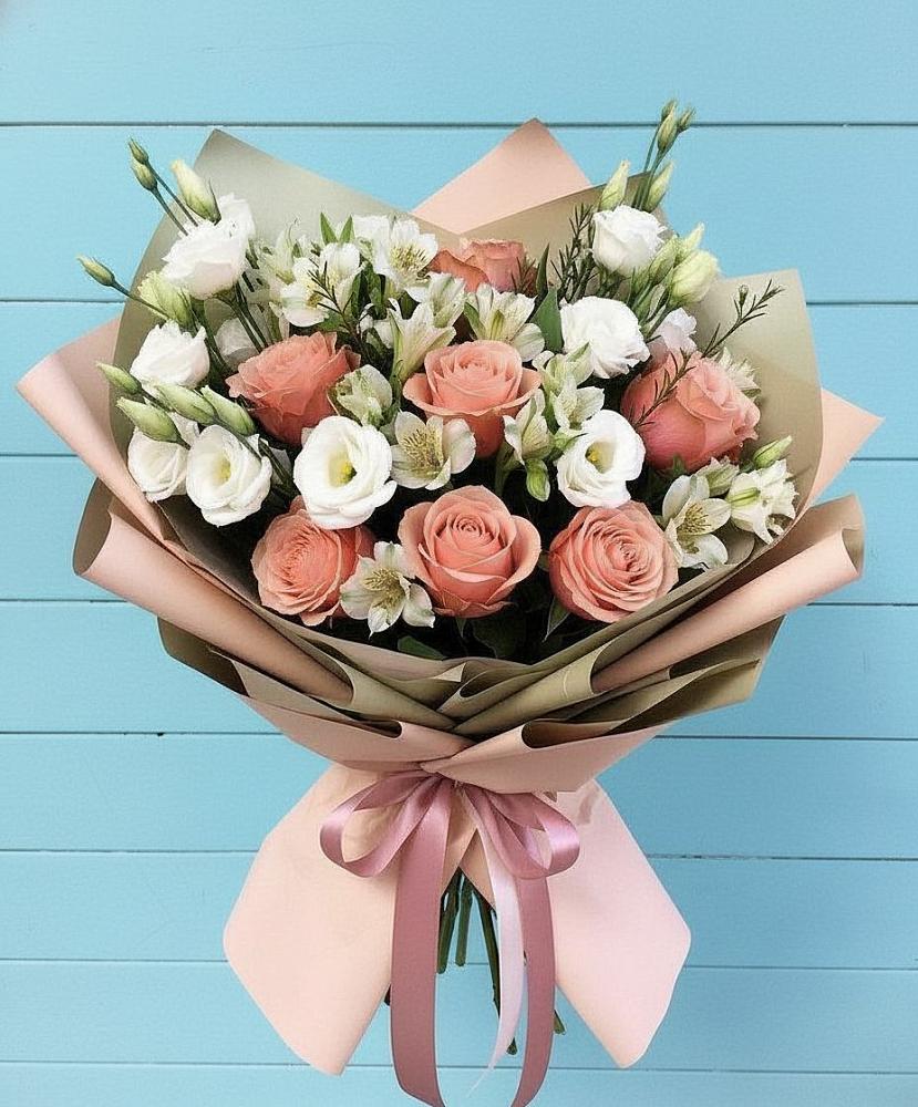 Букет цветов из: Розы, Альстромерии и Лизиантусы в Пригородном Краснодарского края