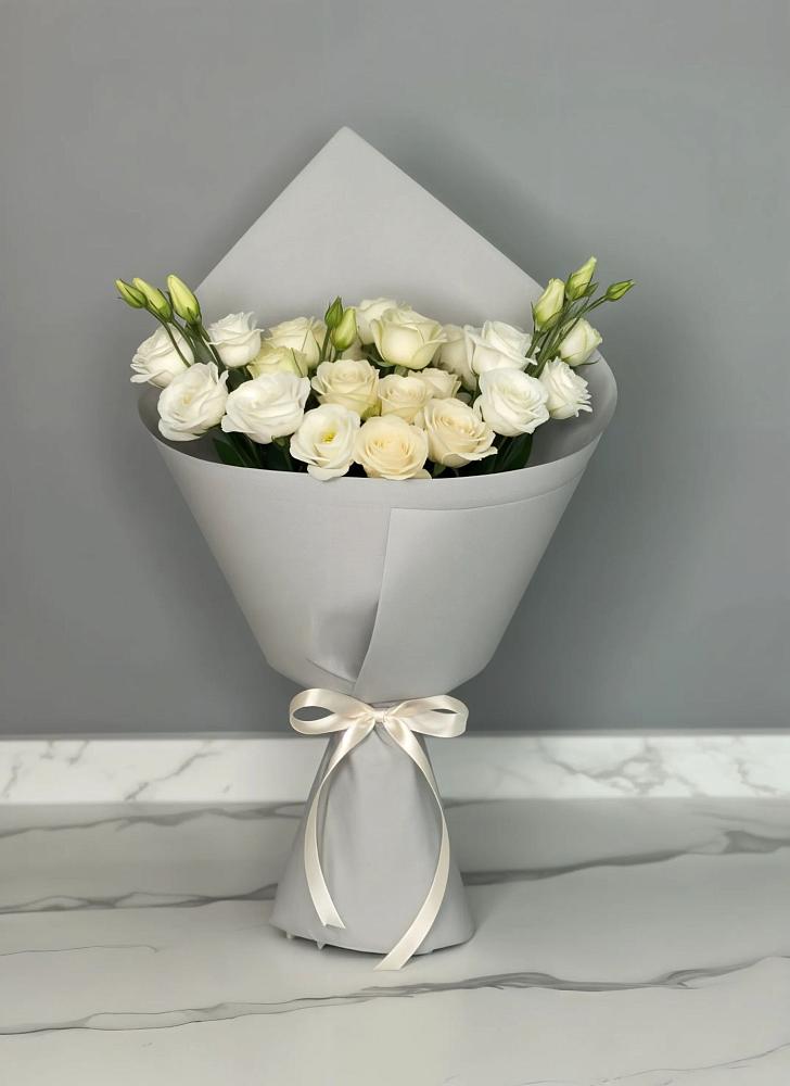 Букет цветов из: Розы и Лизиантусы в Пригородном Краснодарского края