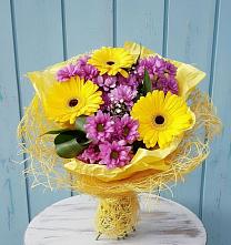 Букет цветов из:  Хризантемы и Герберы в Пригородном Краснодарского края