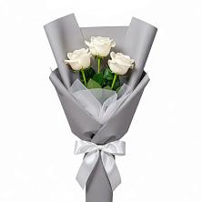 Букет 3 белые розы в Пригородном Краснодарского края