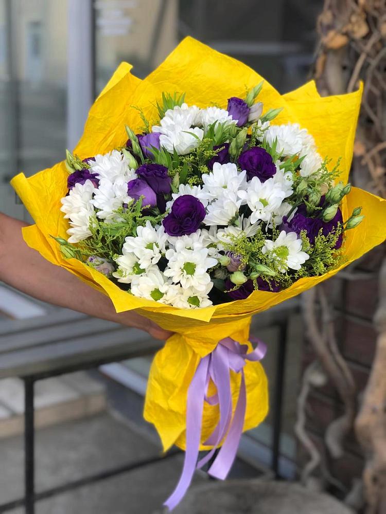 Букет цветов из: Ирисы, Хризантемы и Ромашки в Пригородном Краснодарского края