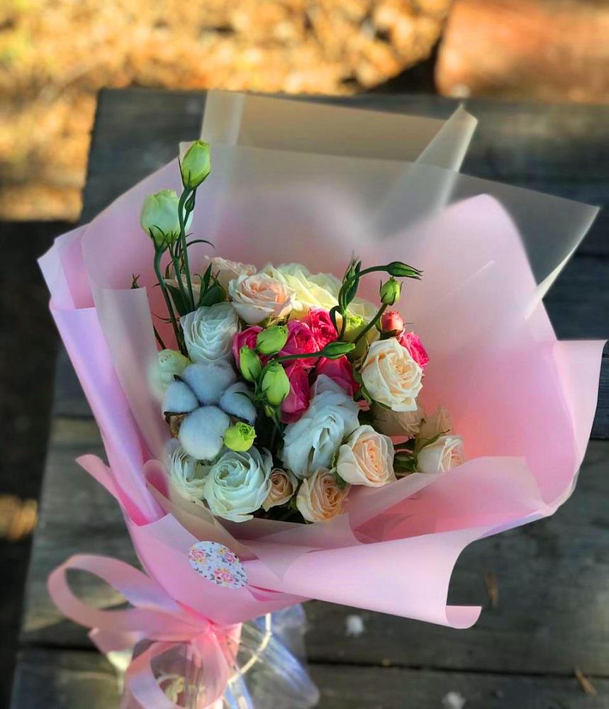 Букет цветов из: Розы и Лизиантусы в Пригородном Краснодарского края