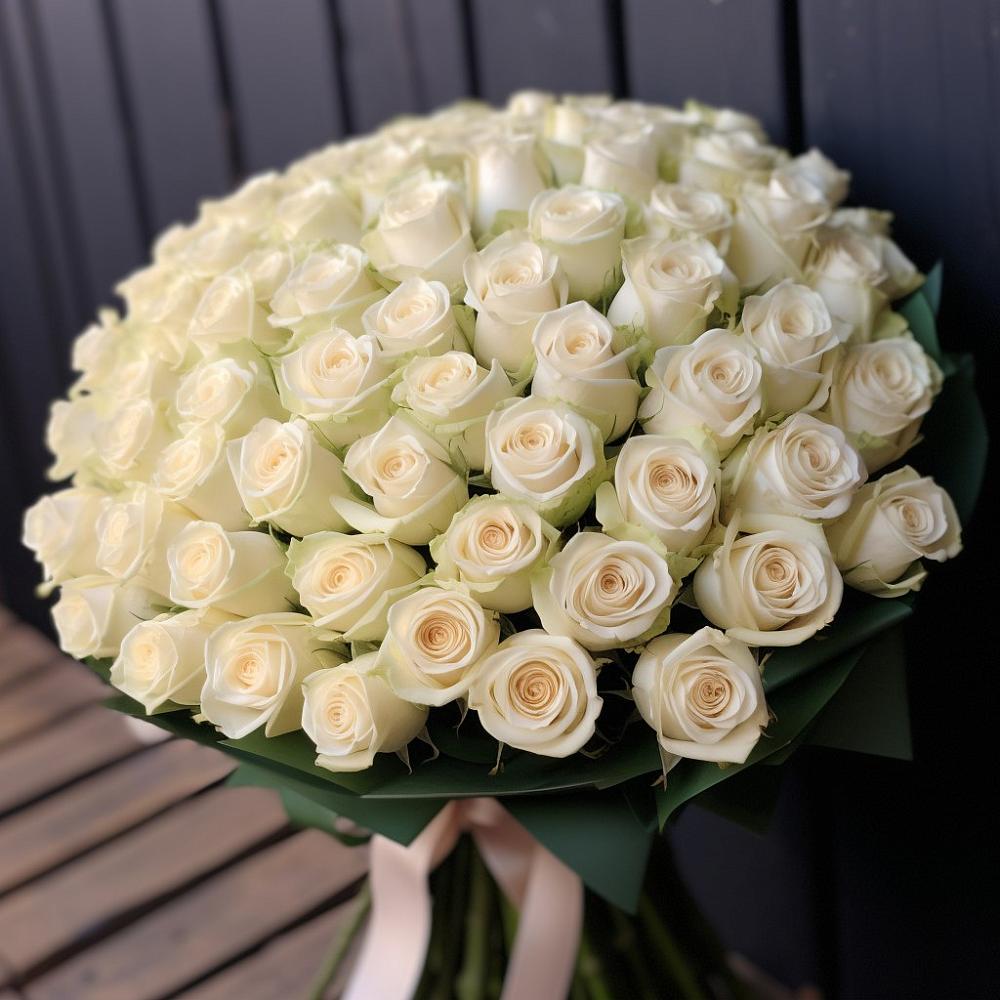 Букет 101 Белая роза Крем де ля Крем в Пригородном Краснодарского края
