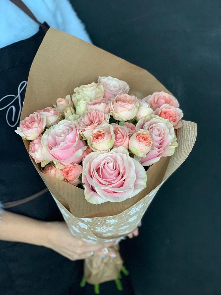 Букет цветов из: Хризантемы и Розы в Пригородном Краснодарского края