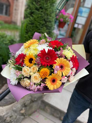 Букет цветов из: Герберы, Ромашки, Хризантемы, Розы и Подсолнухи в Пригородном Краснодарского края