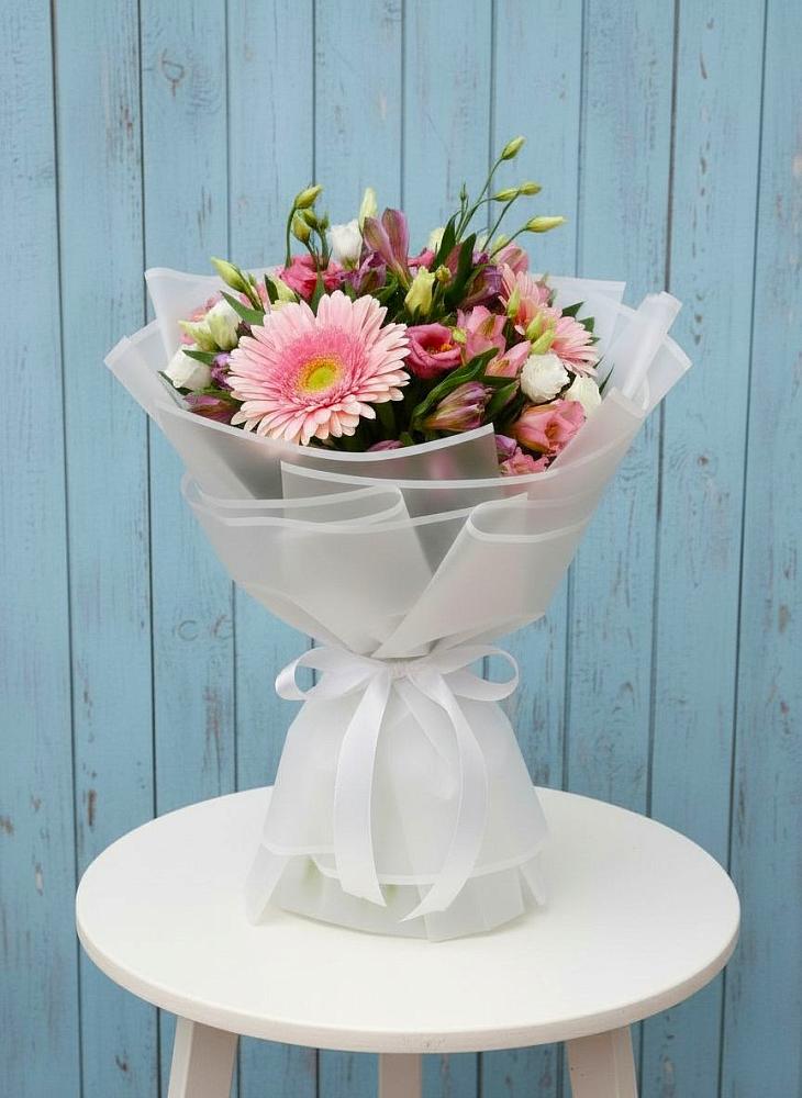 Букет цветов из: Герберы, Альстромерии и Лизиантусы в Пригородном Краснодарского края