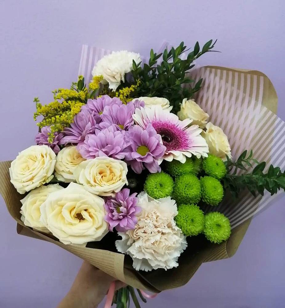 Букет цветов из: Хризантемы, Розы, Гвоздики и Герберы в Пригородном Краснодарского края