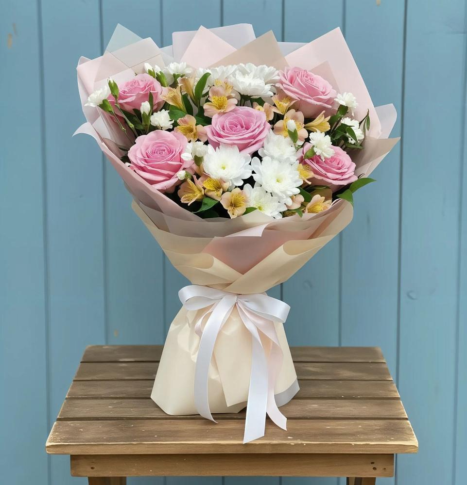 Букет цветов из: Гвоздики, Орхидеи и Розы в Пригородном Краснодарского края