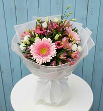 Букет цветов из:  Герберы, Альстромерии и Лизиантусы в Пригородном Краснодарского края