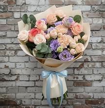 Букет цветов из:  Розы, Лизиантусы и Гвоздики в Пригородном Краснодарского края
